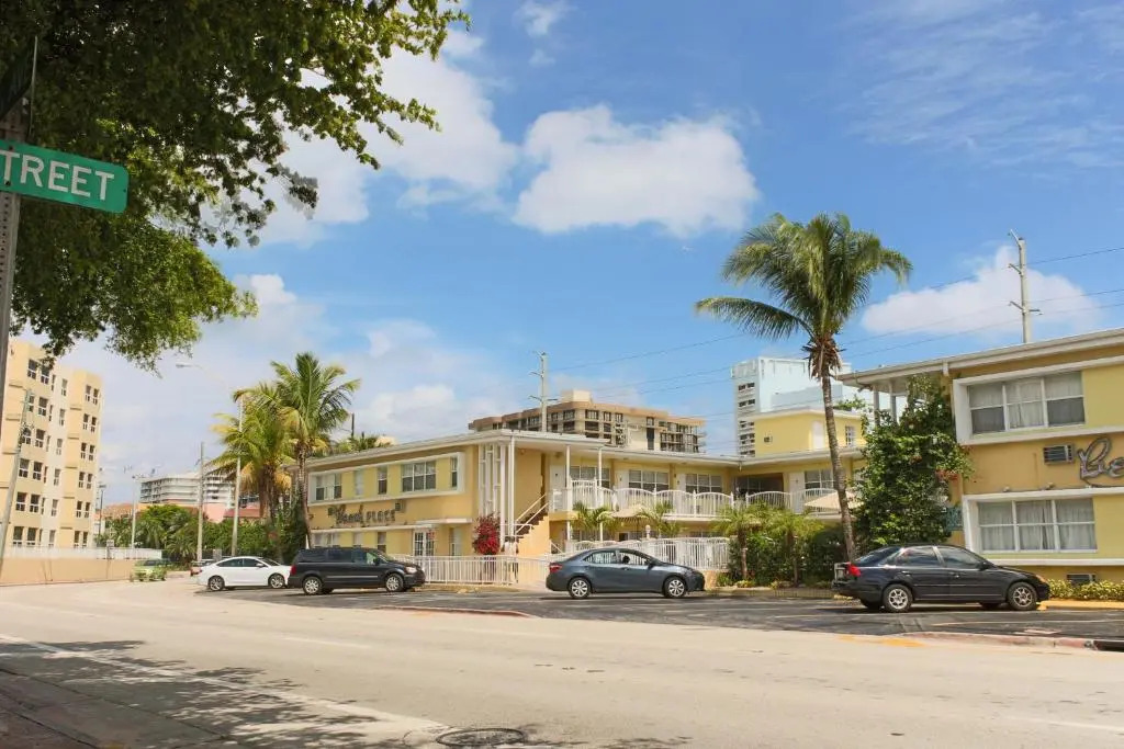 Beach Place Hotel