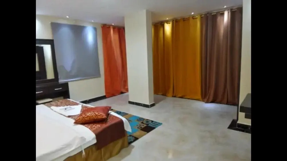 OYO 491 Rosa Plaza Hotel