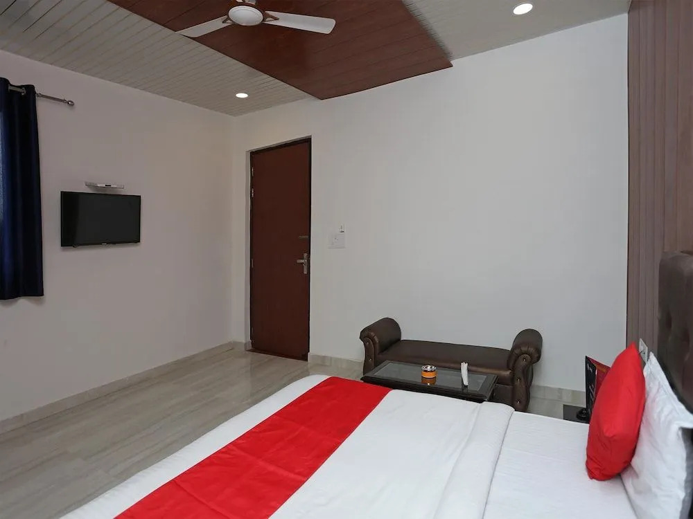 Oyo 15839 Hotel Queen Palace