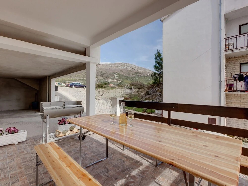 Spacious Holiday Home in Podstrana near Sea