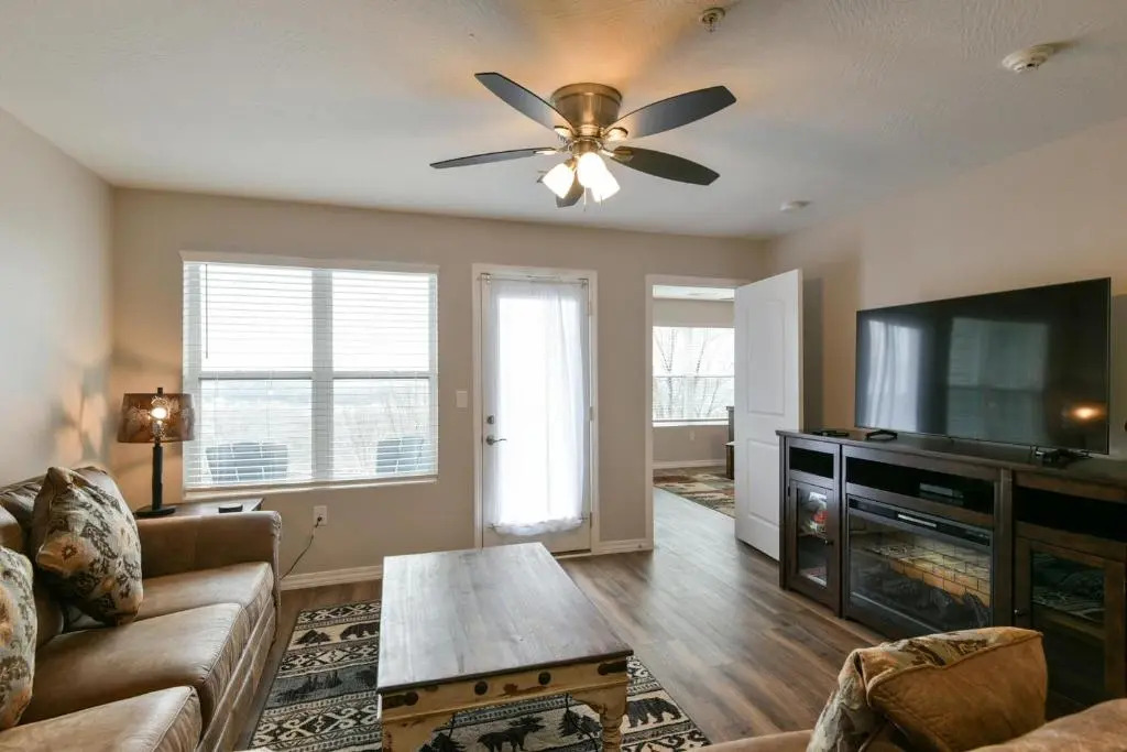 Mystic Cove Condo - Pool - Perfect Location!!