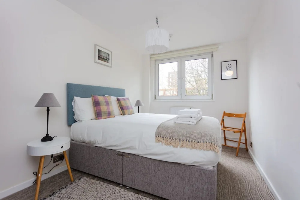 Spacious Central 3 Bedroom Apartment in Old Street