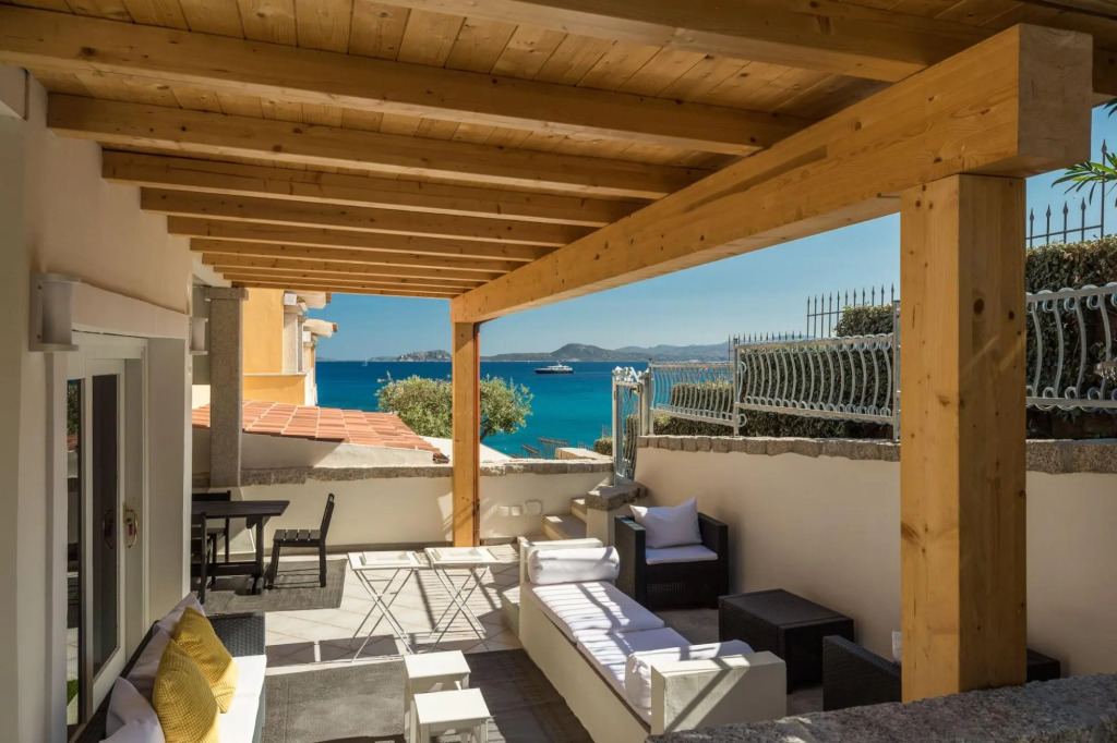 Elegant apartment is consisting of two comfortable double bedrooms (one double and one with 2 single-S'ABBA 22