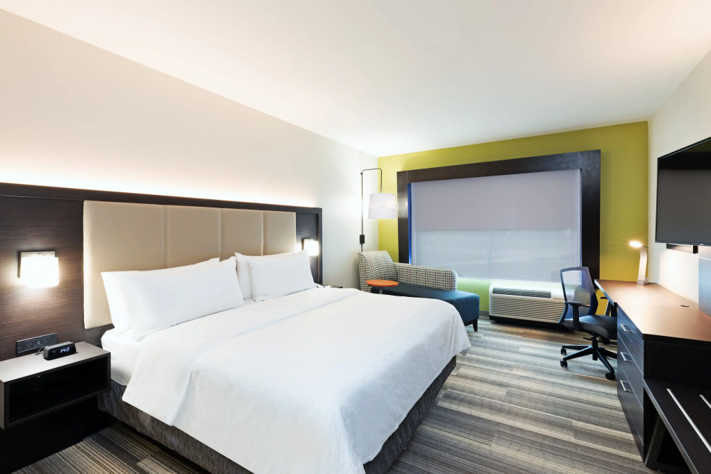 Holiday Inn Exp Stes Purcell by IHG