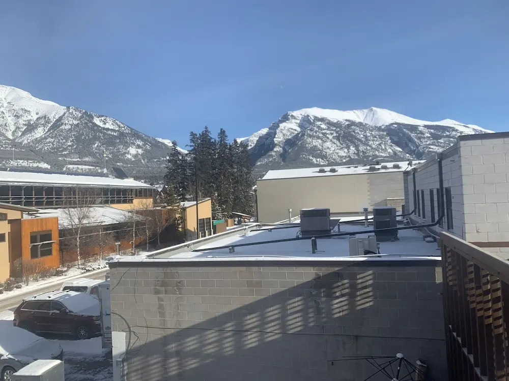 PARTY HOSTEL - The Canmore Hotel Hostel