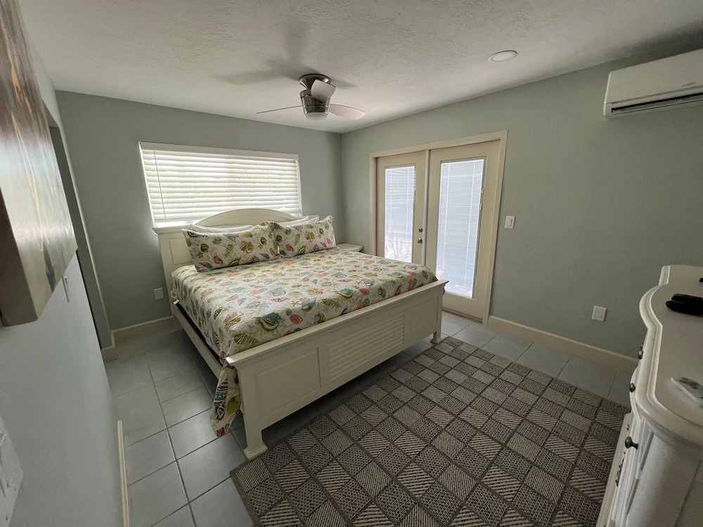 Tarpon Tale Inn