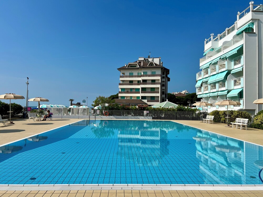 Equipped Flat With Garden and Pool