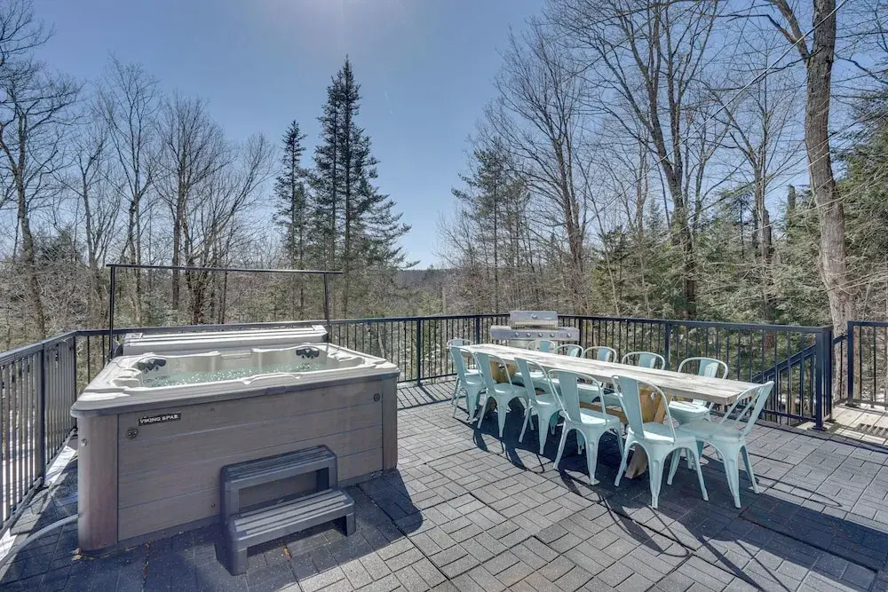 Wilmington Chalet w/ Hot Tub < 8 Mi to Mount Snow!