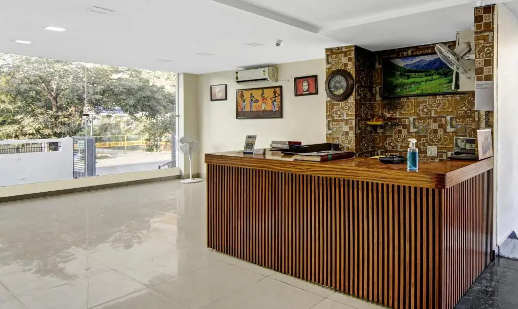 Treebo Noida Grand