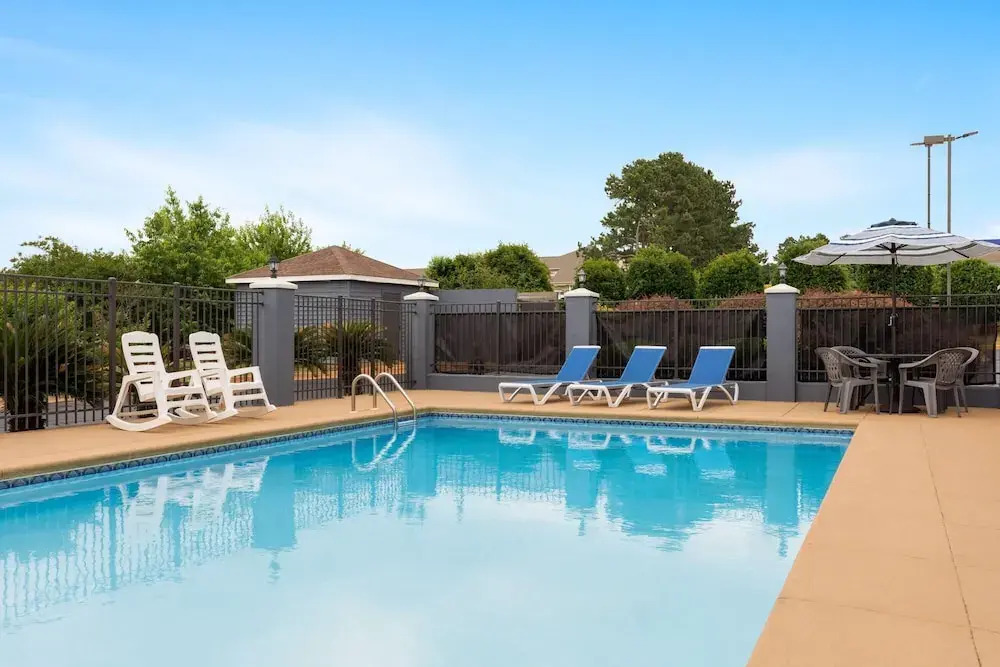 Days Inn & Suites Prattville-Montgomery
