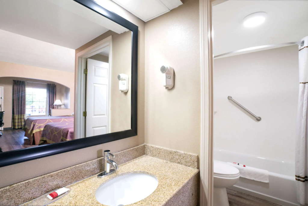Super 8 by Wyndham Murfreesboro