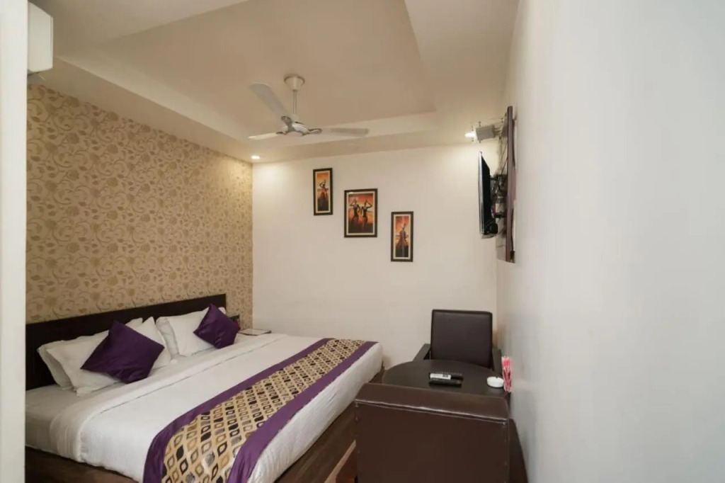 OYO 8961 Hotel RR Palace