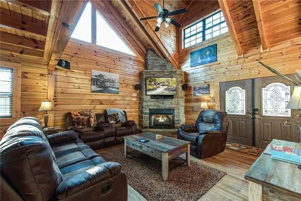 Bearway to Heaven II 3 Bedroom Home with Hot Tub