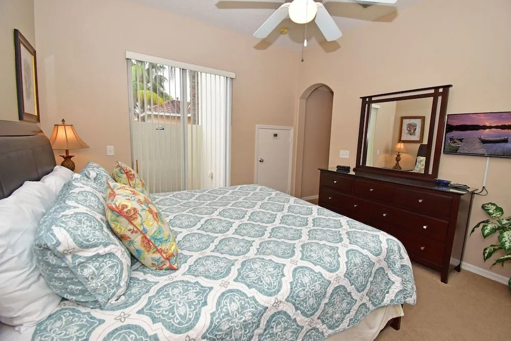 731 Sunbright Villa 5 Br villa by RedAwning