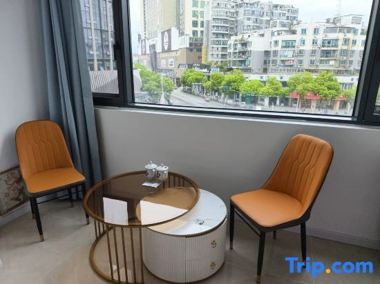 Tangxin Huajin Homestay (People's Square Jingdezhen Taoyangli Historical and Cultural Tourism Area)