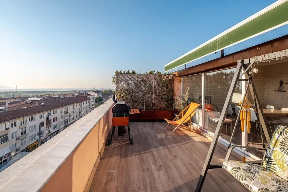 Sleek Flat Near Public Transportation in Maltepe