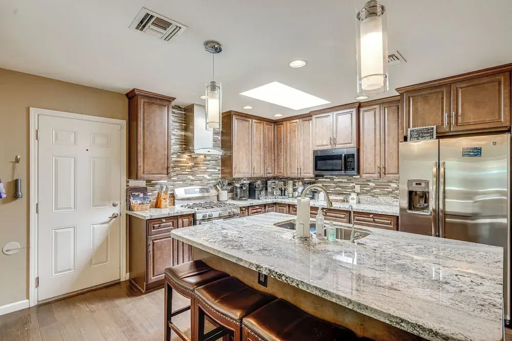 8 Mi to Old Town Scottsdale: Family Home!