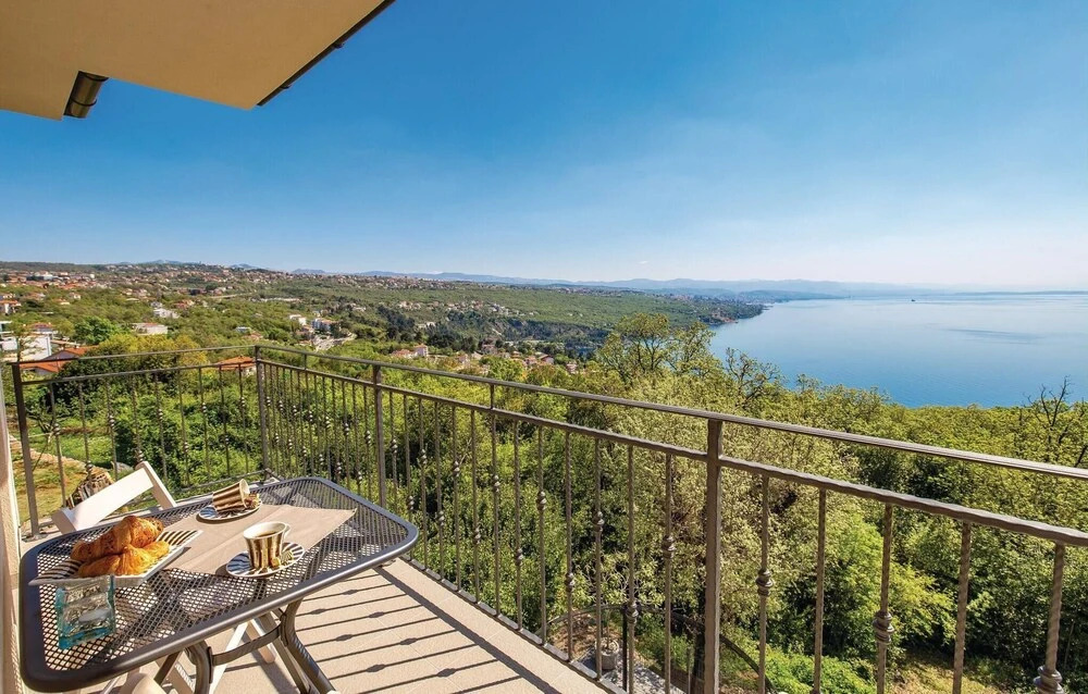 Nice Apartment in Opatija With Wifi and 3 Bedrooms