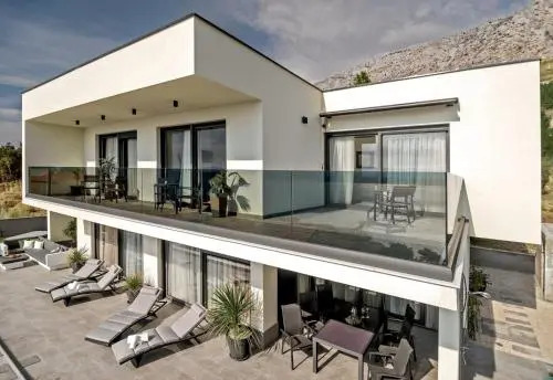 Luxury Villa Happiness
