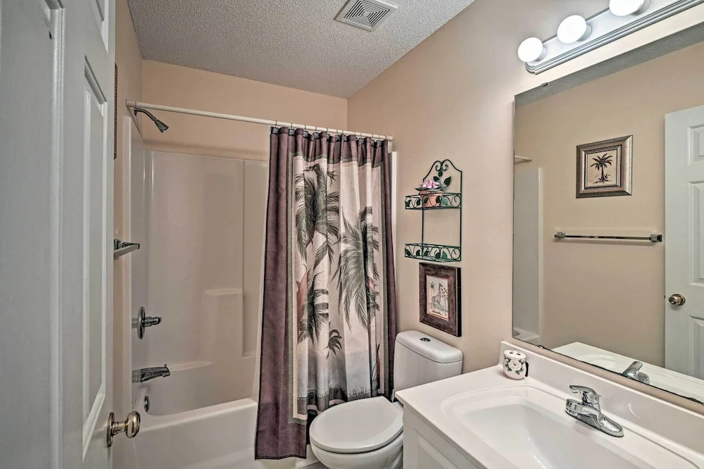 Murrells Inlet Home w/ 3 Decks - 1 Block to Beach!