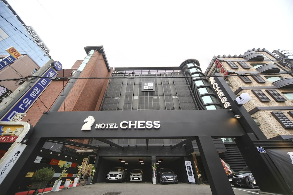 Chess Hotel