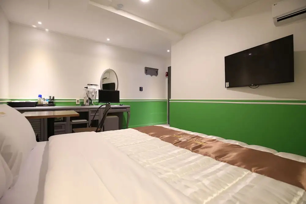 Hotel Nine
