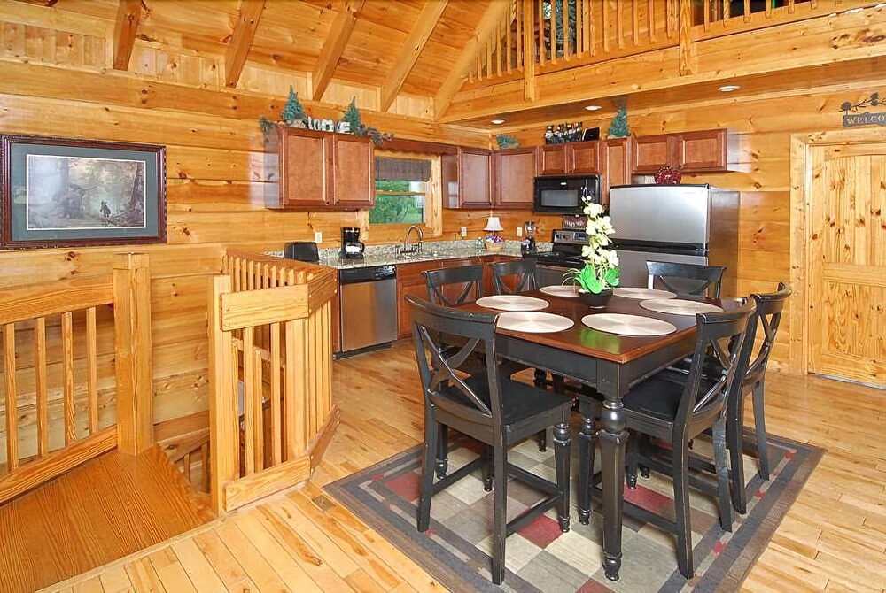 Mountain Memories - 3 Br cabin by RedAwning
