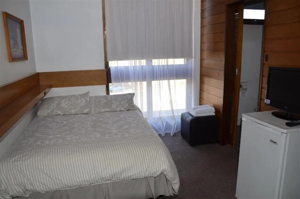 Elmore Victoria Hotel Motel