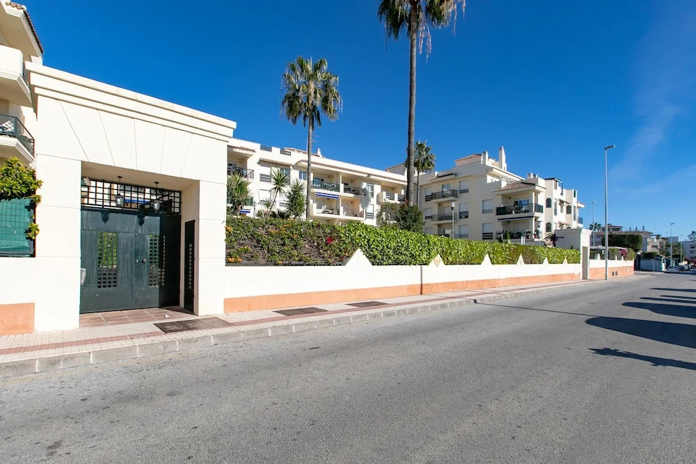 OleHolidays Lorcrimar jardín y barbacoa junto a Puerto Banús