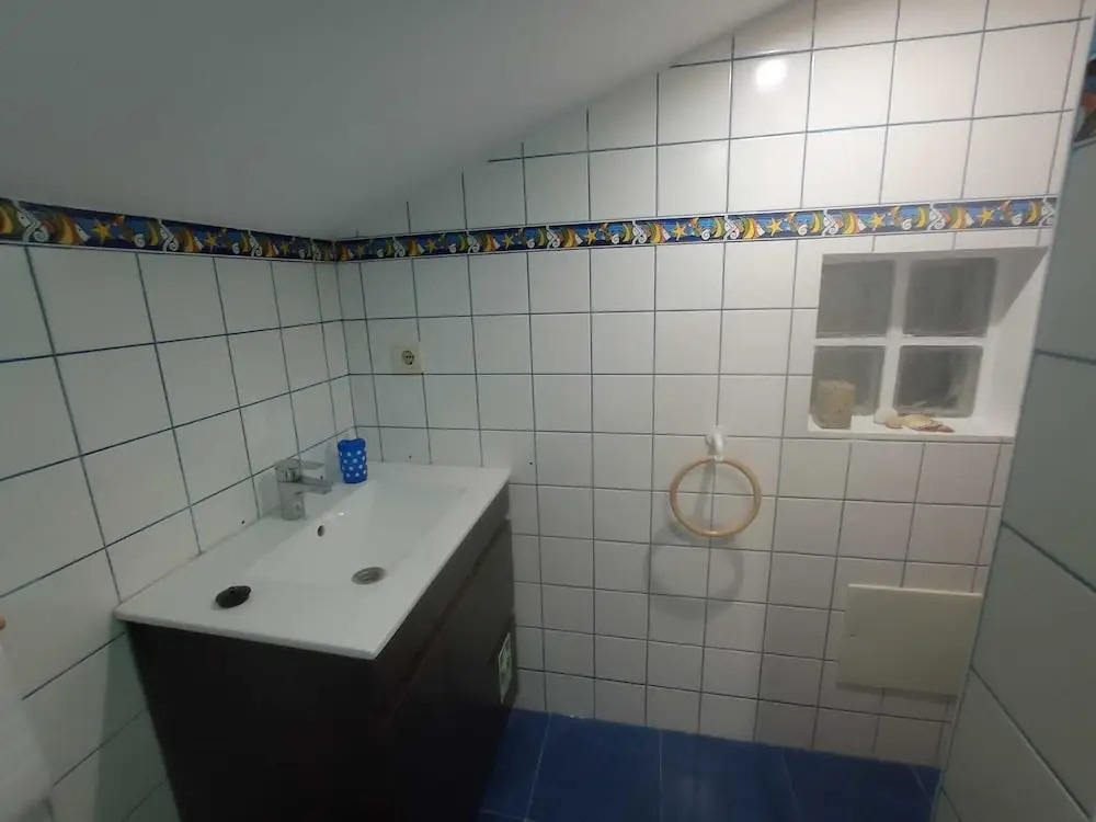 Charming 3-bed Apartment With sea & Mountain View