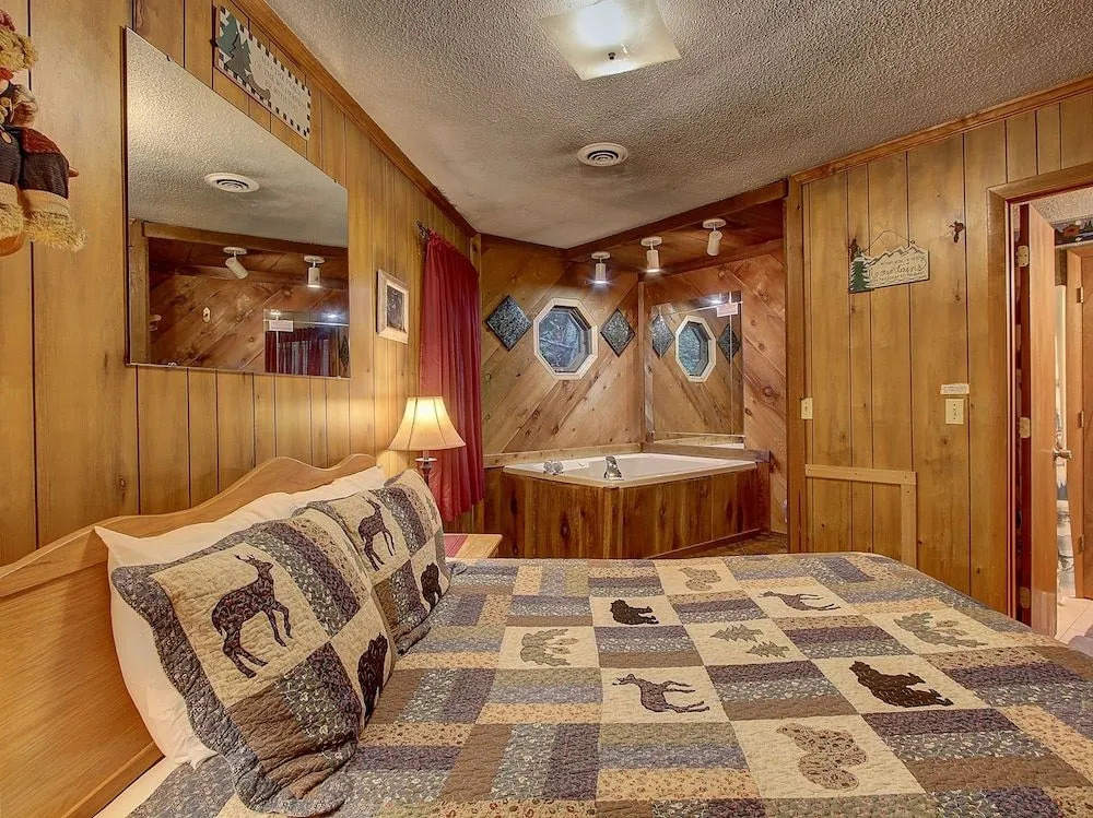 Bear Hugs 1 Bedroom 1 Bathroom Chalet
