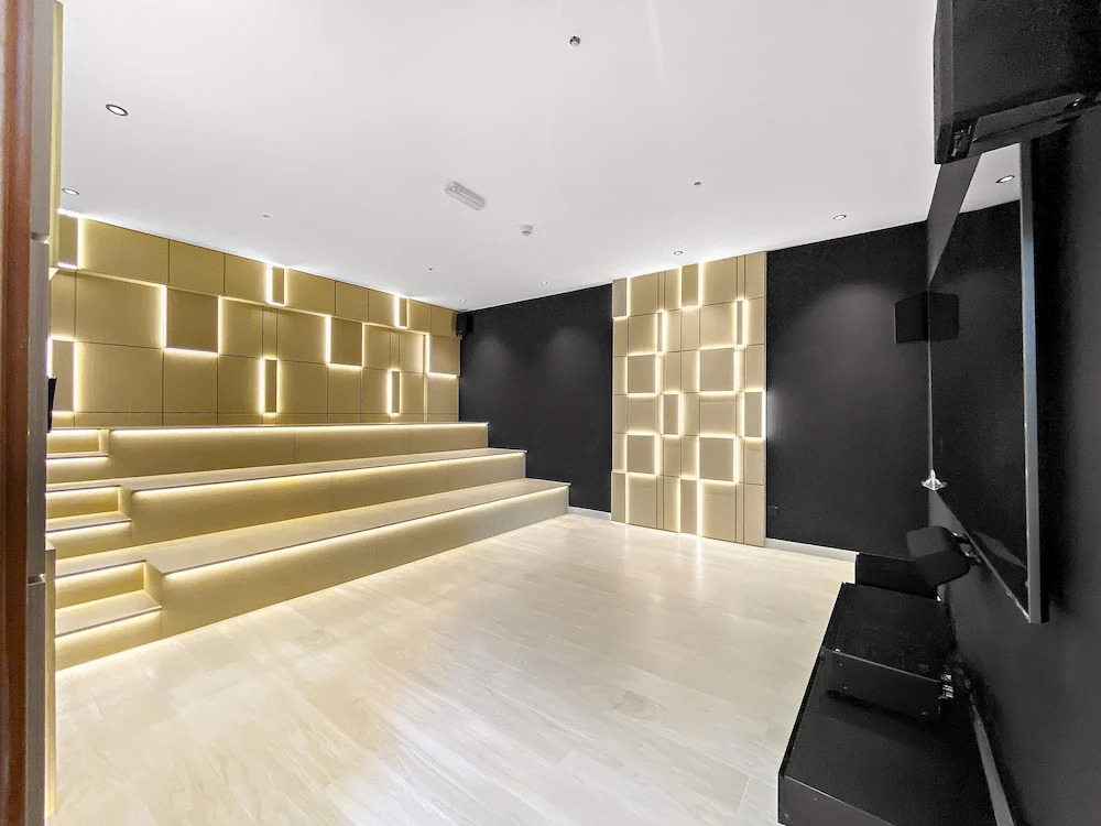 Charming Studio in Arjan With Pool and gym