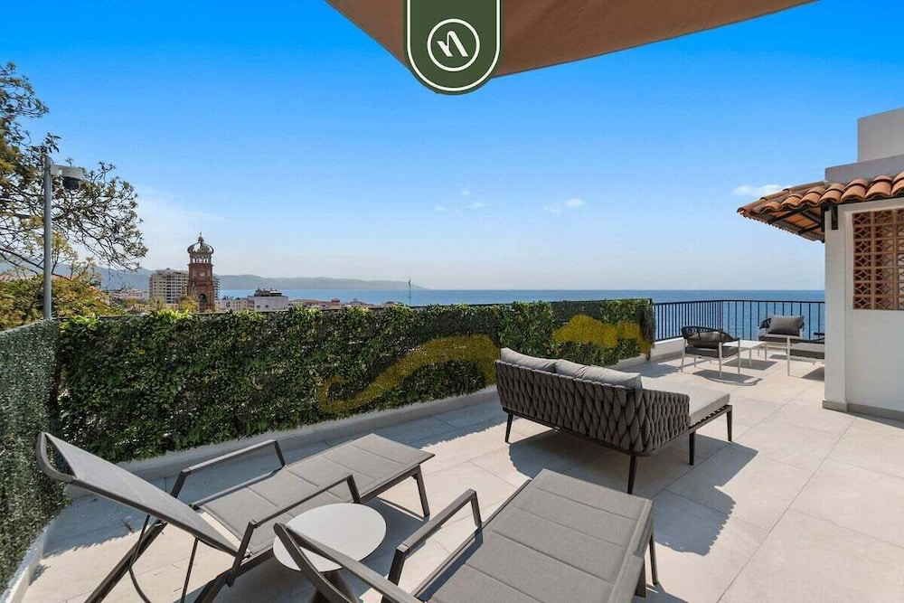 Luxury 2 BR - Downtown - Pool - Sunset in Terrace