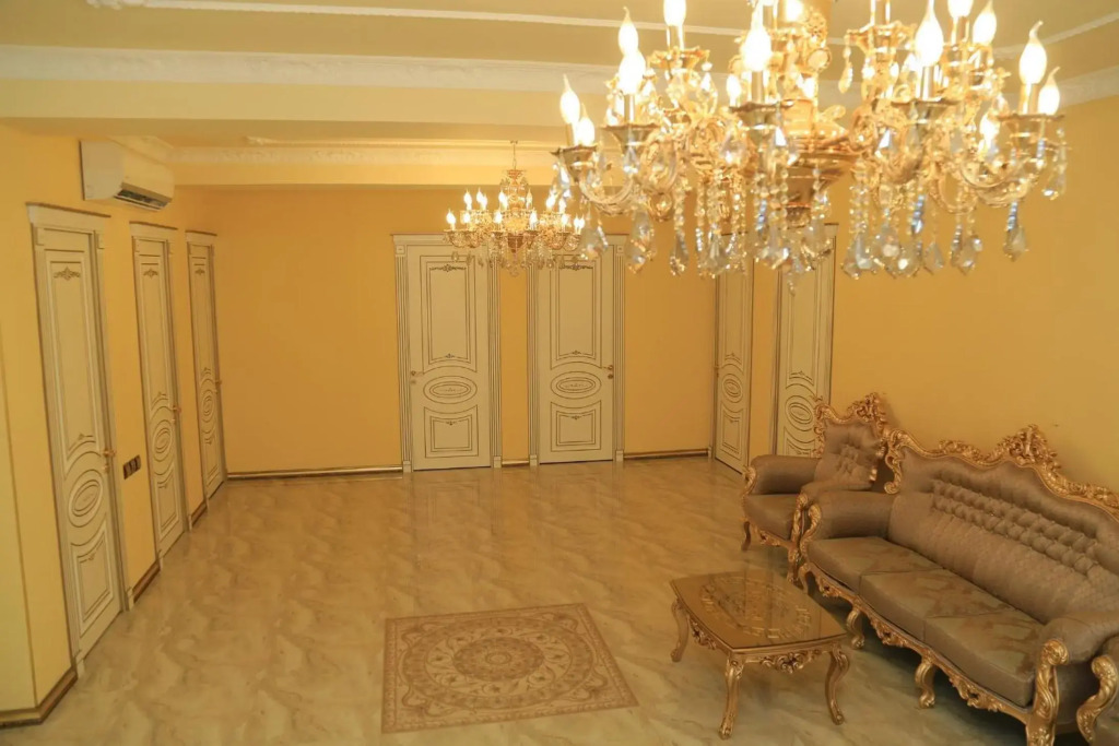 Luxury 5 bedroom Property in the centre