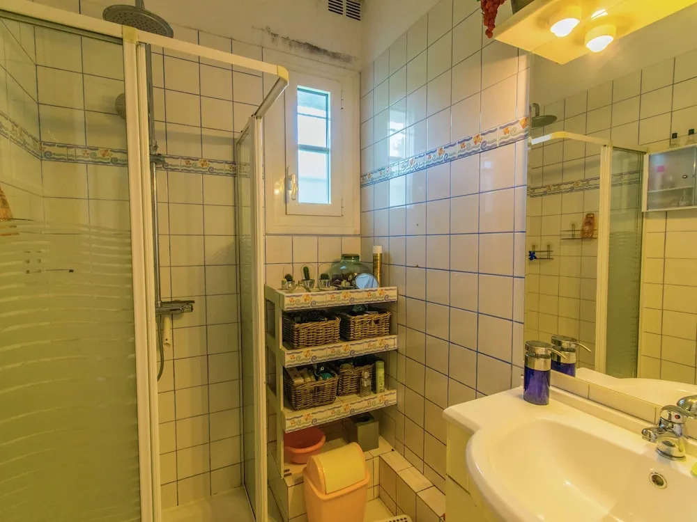Stylishly Furnished House With Garden 7-minute Walk From the Beach