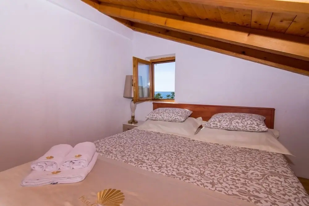 Bože - 10m From the sea - H