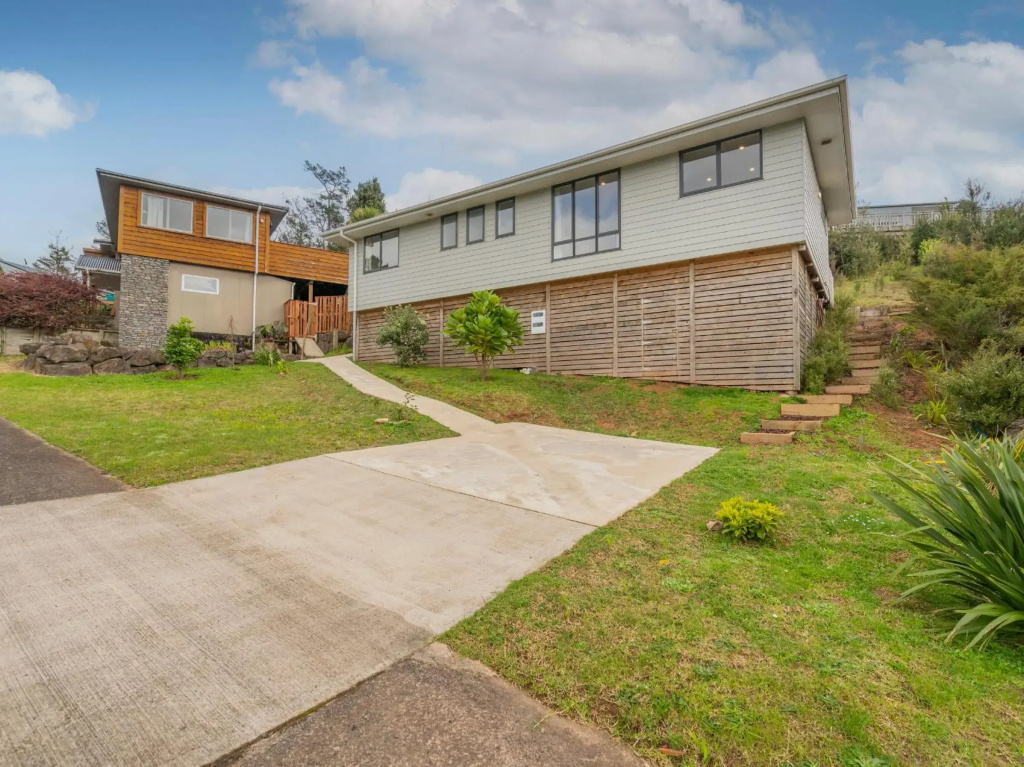 Manuka Lodge - Tairua Holiday Home