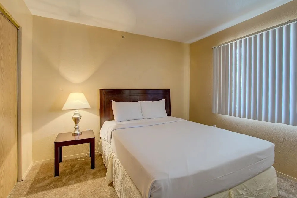 Emerald Suites