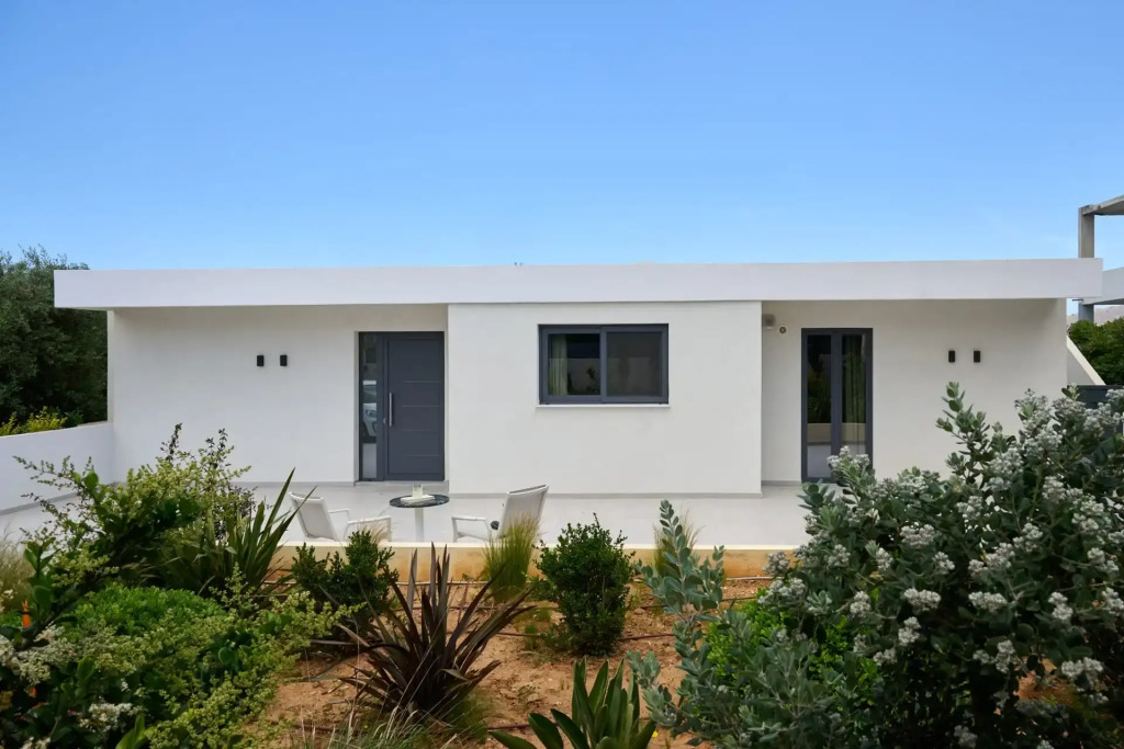 Kyamon Luxury Villa with Heated Saltwater Pool Near Chania