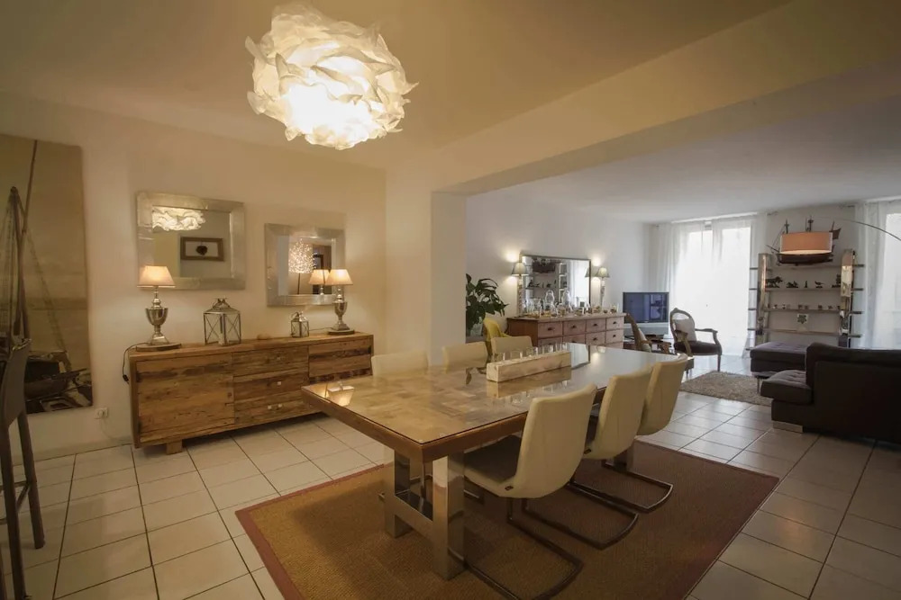 Spacious T3 of 150m2 - Place des Quinconces