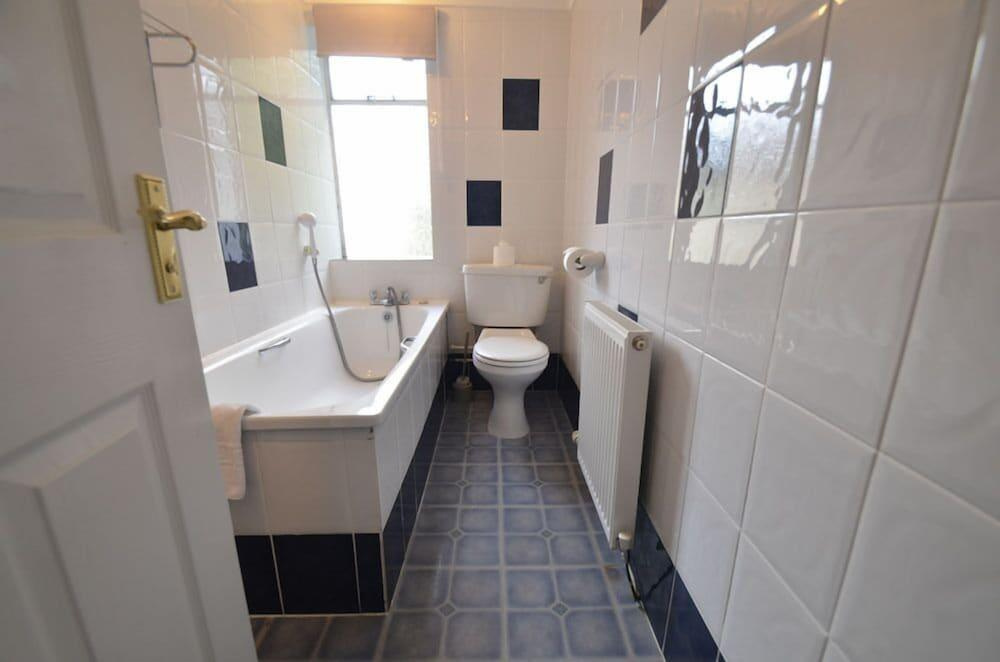 Eversley Hotel