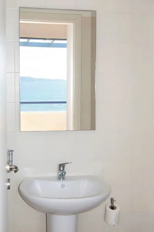 Wonderful Beach Front Villa Perfect for up to 6 People