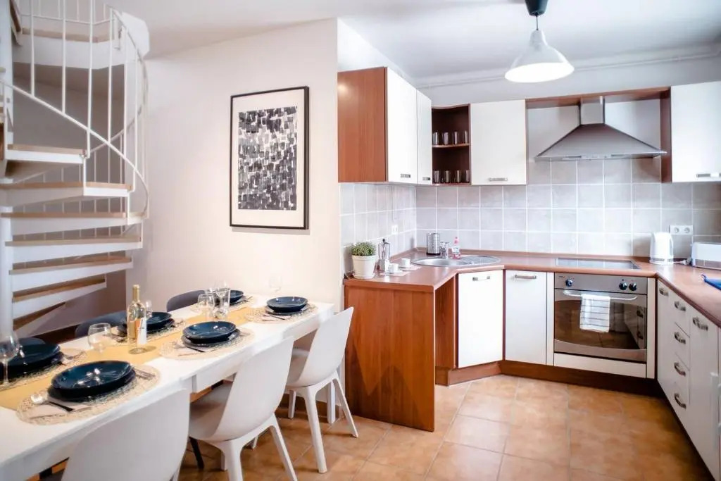 Lovely 2-story home in the center with AC