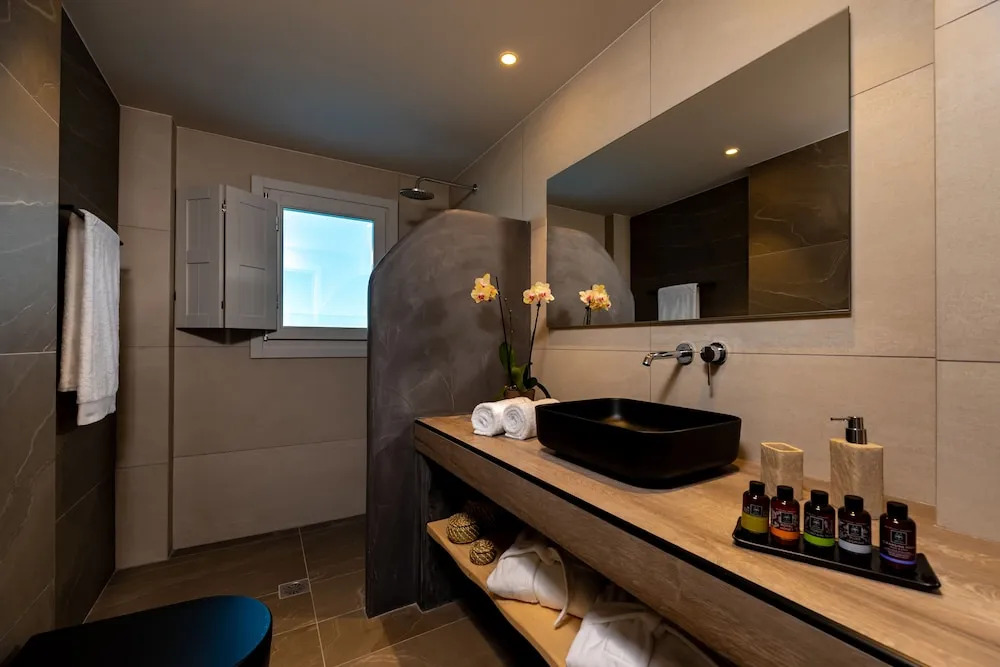 Neoma Luxury Suites