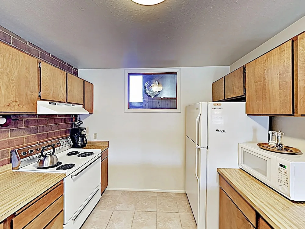New Listing! Townhome W/ Sauna: Walk To Lifts 3 Bedroom Townhouse