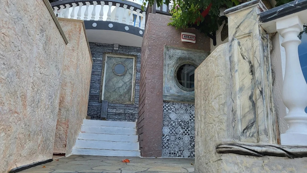Entire private Suite Sea Full View with balcony, shared pool and Air conditionin