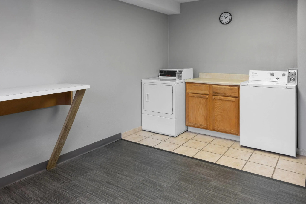Super 8 by Wyndham New Stanton
