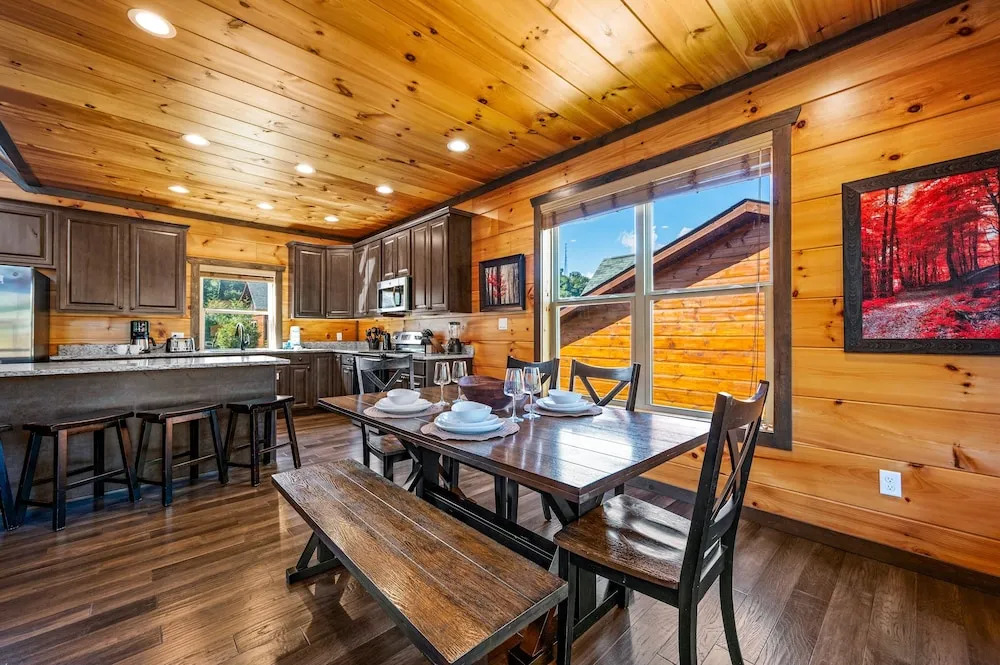 Mountain Skyy 3 Bedroom Cabin by RedAwning