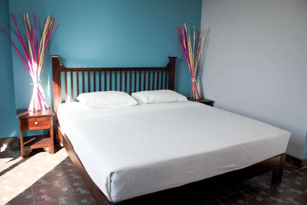 La-Mer Hostel