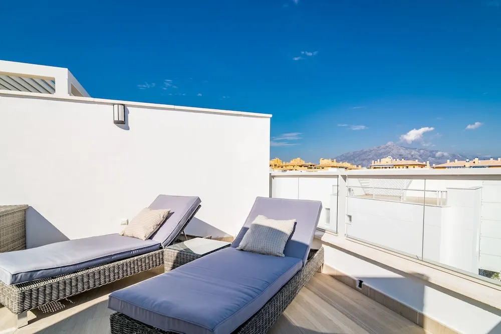 LAB-Modern 3 bedroom apart near beach